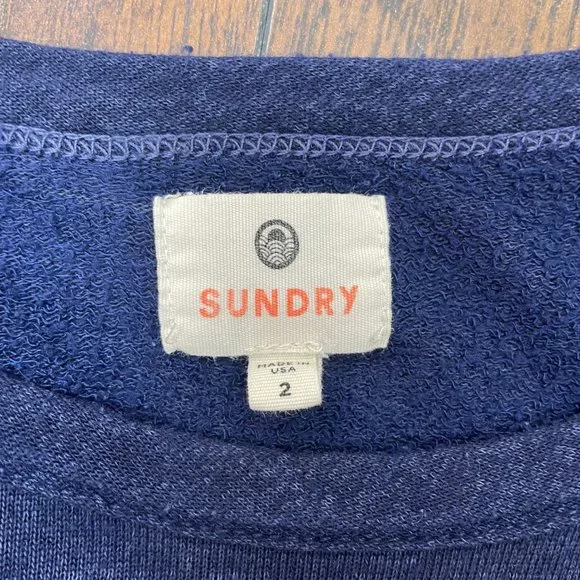 Sundry Top 2 Medium Navy Blue Red Flag Graphic Long Sleeve Shirt Cropped Women's - Picture 13 of 14